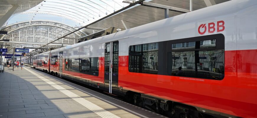 Railjet high speed train of the Austrian Federal Railways (OBB)