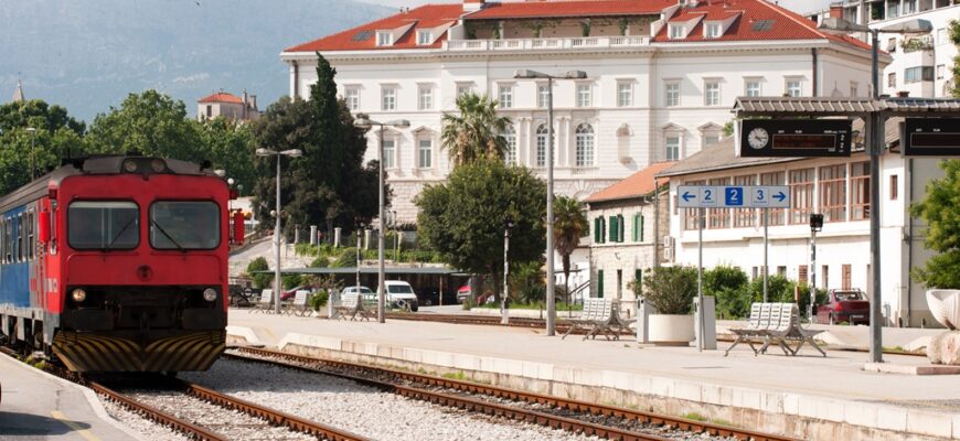 Split main railway station