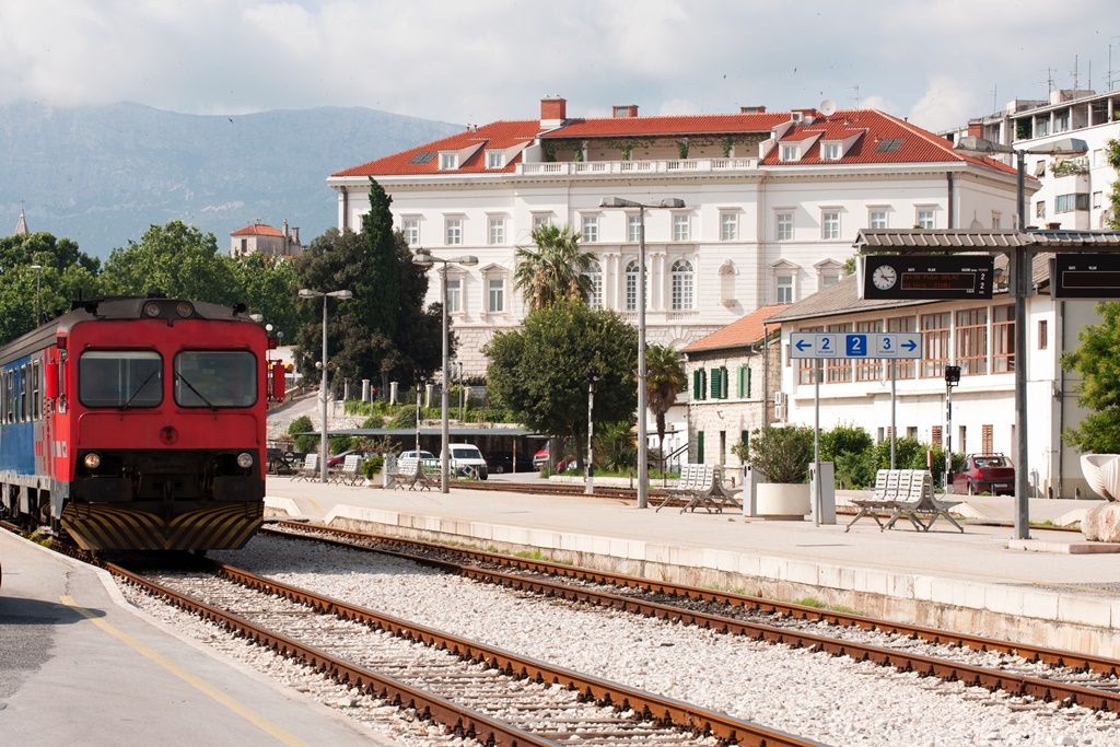 Split main railway station